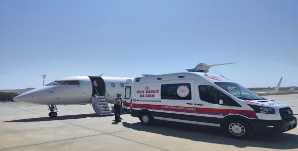 Ambulans uçak bebek hasta için havalandı